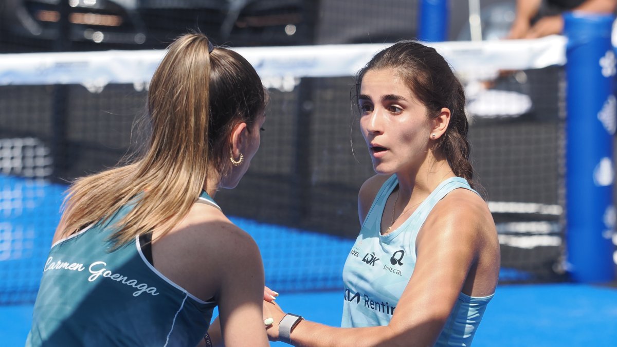 Beatriz Caldera en los octavos de final junto a su compañera Carmen Goenaga.
