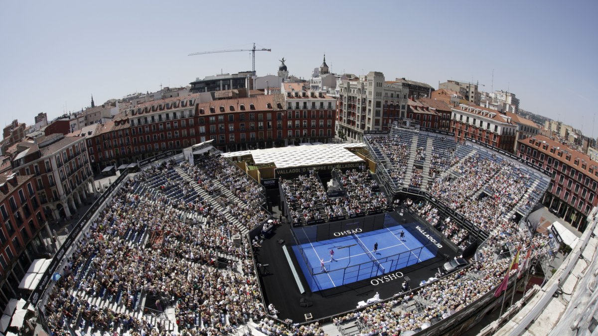 La Plaza Mayor llena para las finales del Valladolid Premier Pádel P2.
