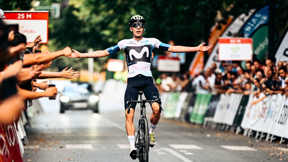 Iván Romeo, nuevo campeón de España, entra en solitario en la meta.