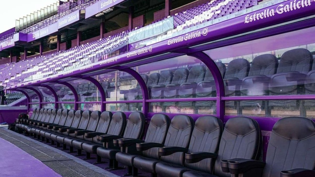 Banquillo del Estadio José Zorrilla vacío.
