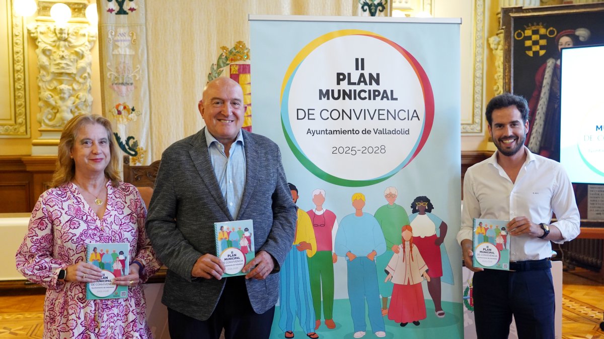 Elena Pineño, Jesús Julio Carnero y Rodrigo Nieto en la presentación del II Plan de Convivencia de Valladolid.