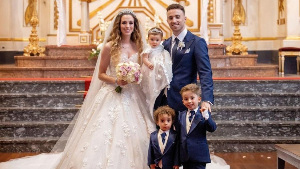 Diogo Jota, con su mujer y sus hijos tras la boda el pasado 22 de junio.