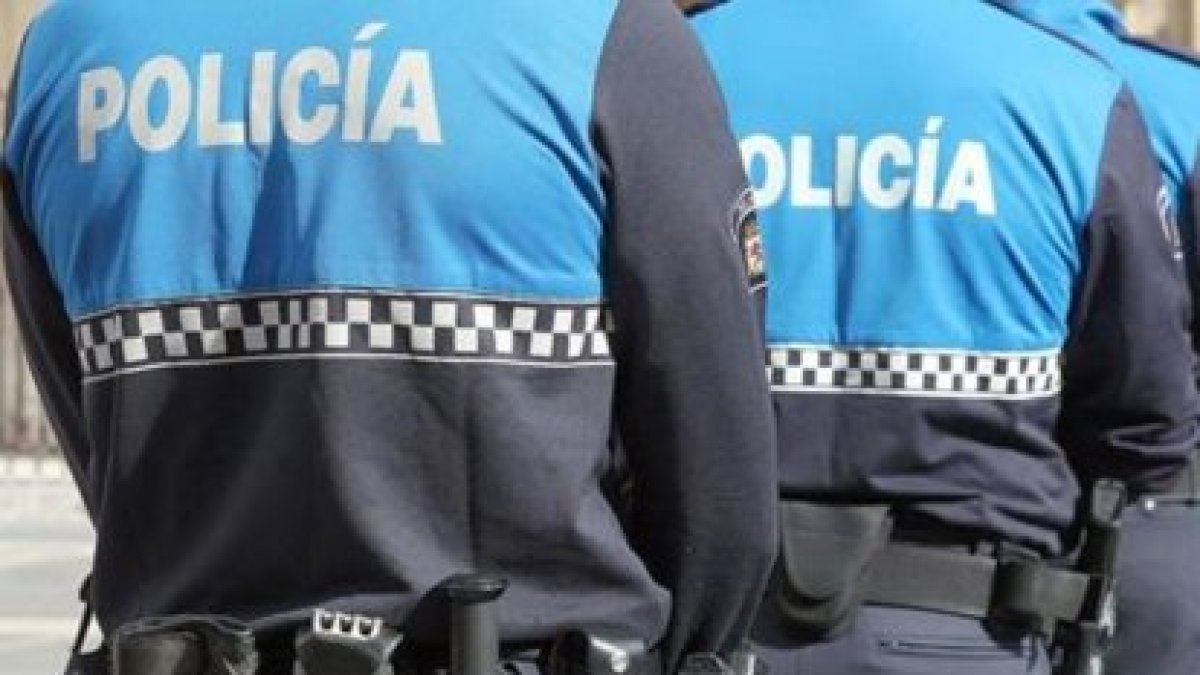 Policías municipales de la ciudad de Valladolid en una imagen de archivo.