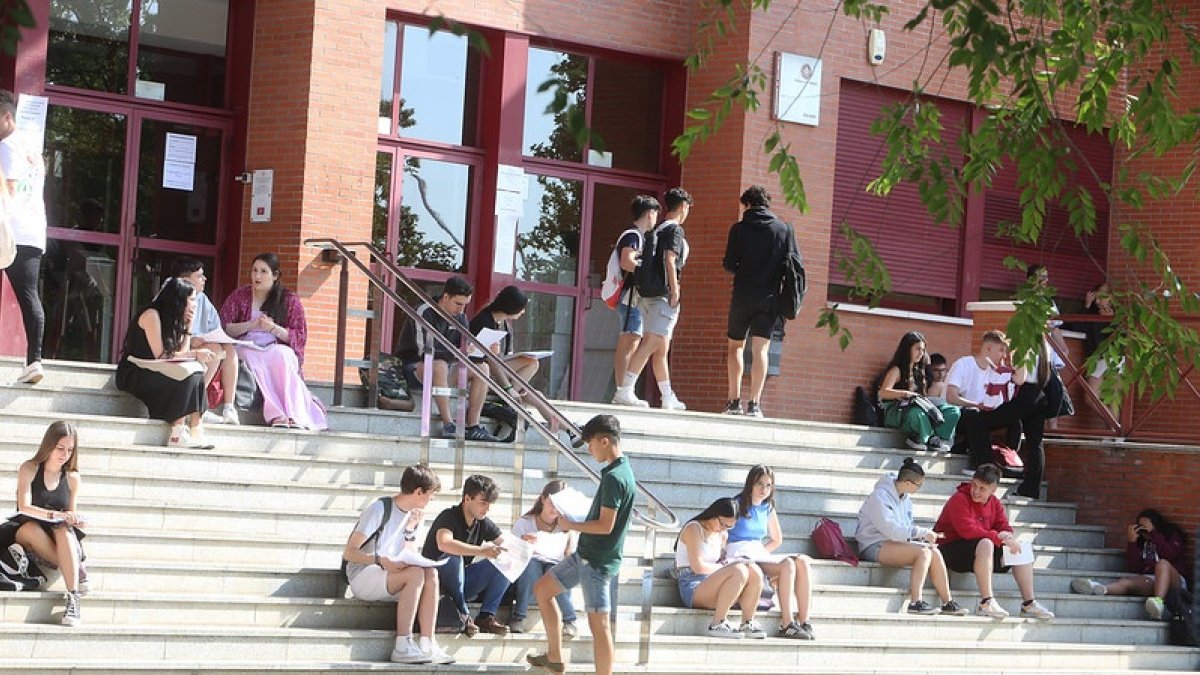 Imagen de archivo de unos alumnos en el aulario del campus Esgueva de Valladolid durante la PAU.