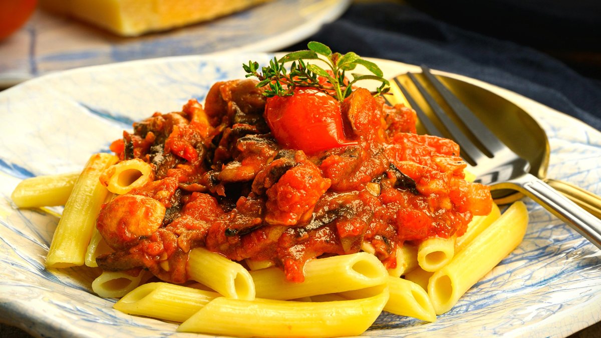 RIGATONI A LA PUTTANESCA