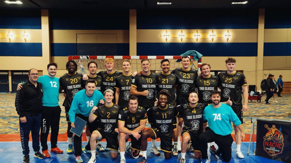 Dani Gordo (primero por la izquierda), junto a su equipo de los California Eagles.