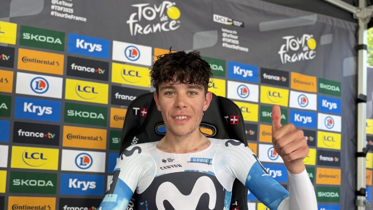 Iván Romeo, en la conocida silla caliente tras ir líder en la CRI del Tour de Francia.