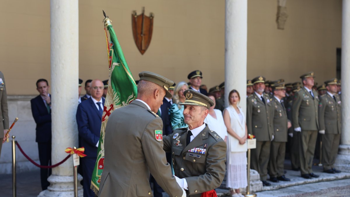 El General de División Broch Hueso y el recién nombrado Jefe de la Cuarta Subinspección General del Ejército