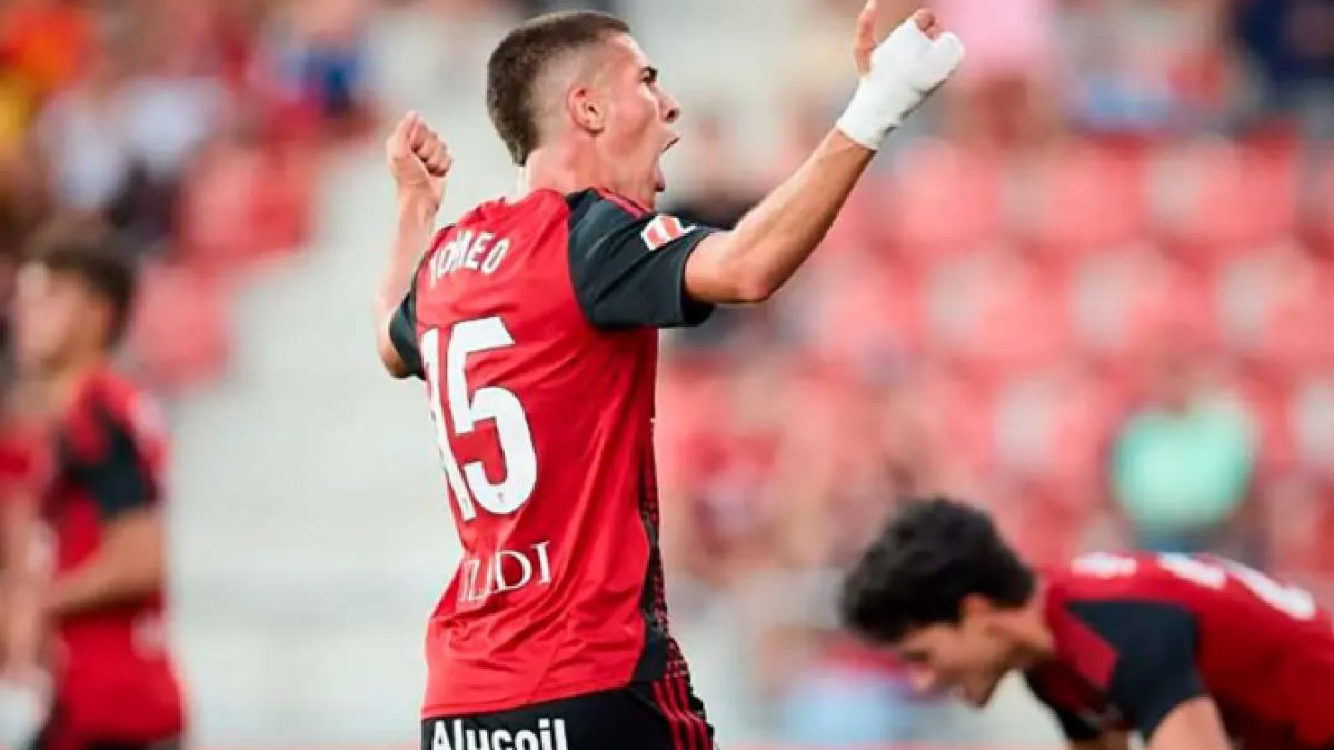 Pablo Tomeo la temporada pasada con el Mirandés.