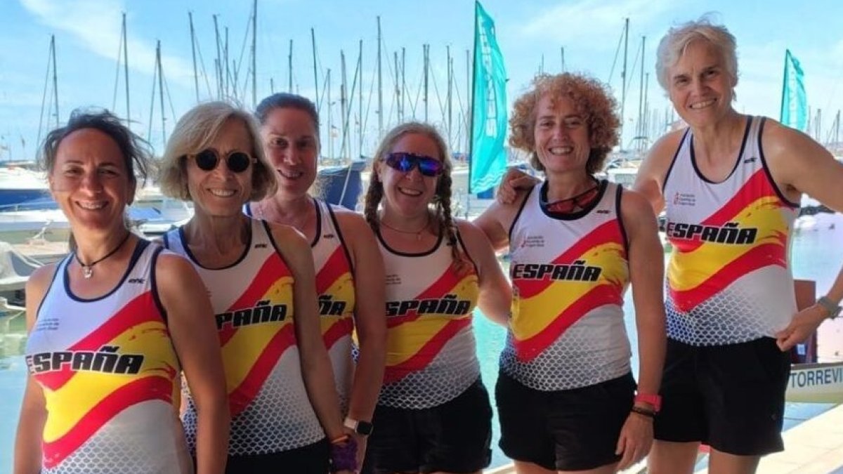 De izquierda a derecha: Nuria, Nachi, Begoña, Mónica, Mª Ángeles y Henar; las representantes de Vallkirias Pisuerga que competirán en el Mundial de Barco Dragón 2025 en Alemania