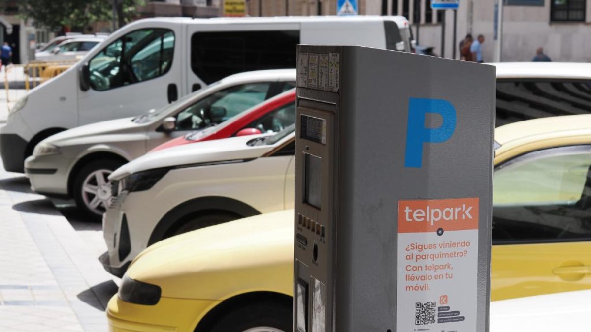 Parquímetros de la ORA en Valladolid, en una imagen de archivo.