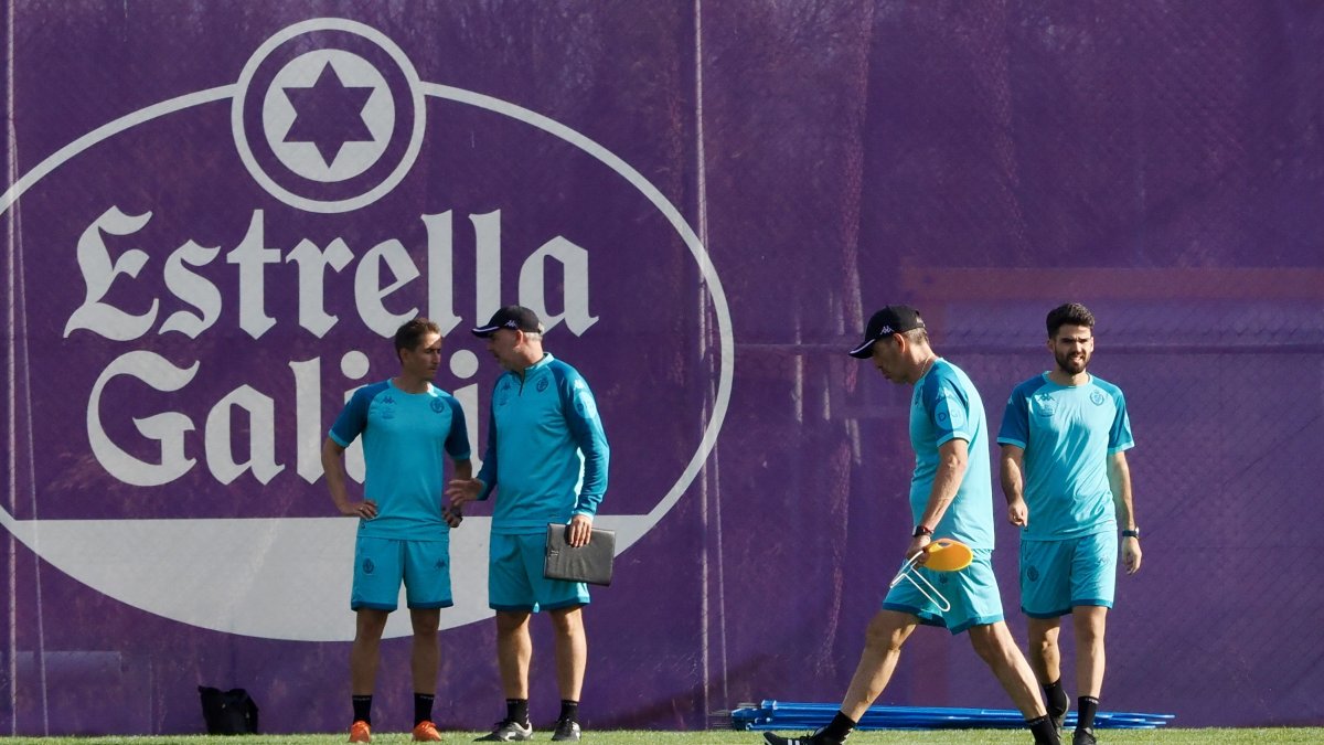 Guillermo Almada en uno de sus primeros entrenamientos con el Pucela.
