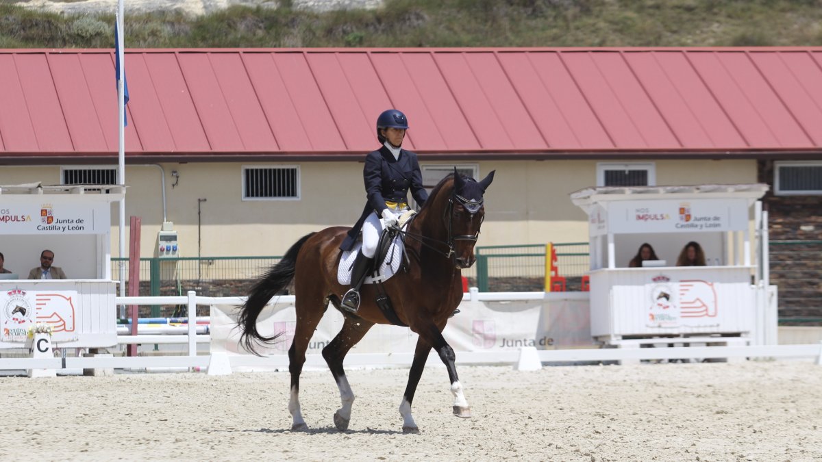 Andrea Rueda con Rohon, campeona absoluta de Castilla y León de Doma Clásica 2025.