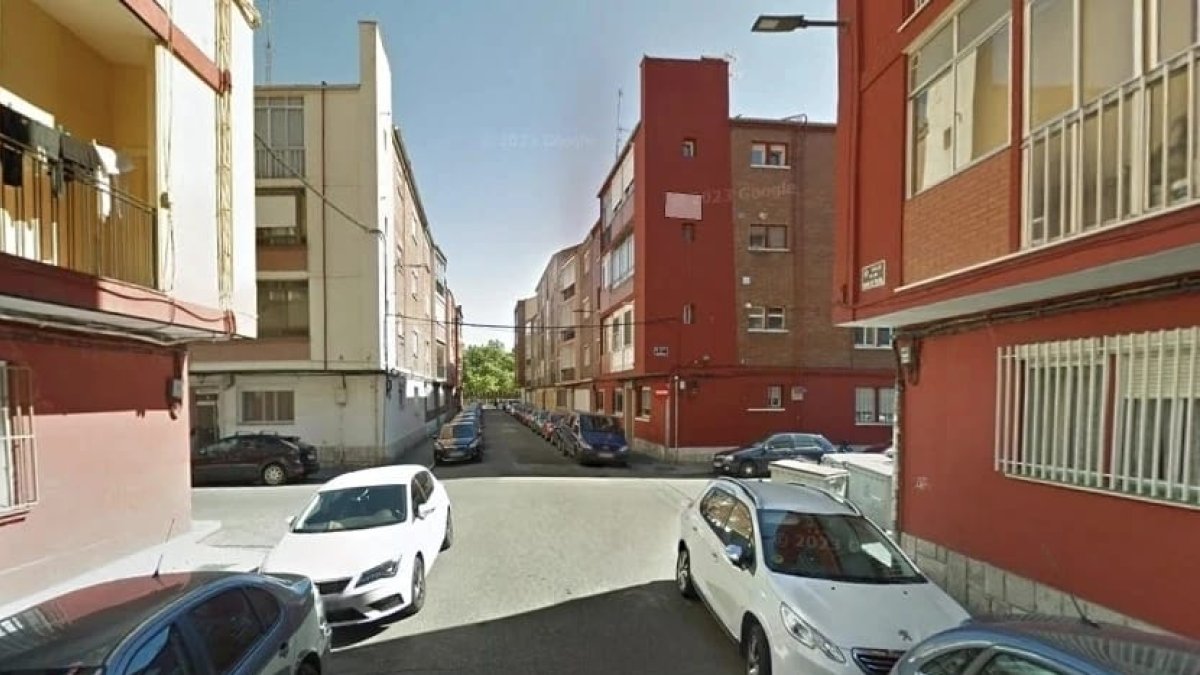 Calle Navas de Tolosa, donde encontraron tirada a la mujer.