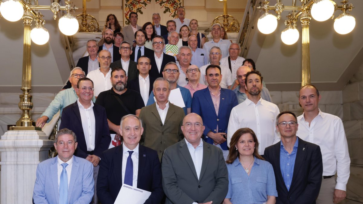 Foto de grupo de la Mesa de Agroalimentación.