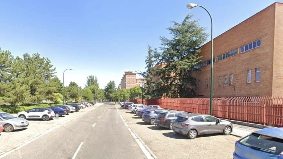 Calle Francisco Mendizábal, donde localizaron al hombre que había tirado el cuchillo.