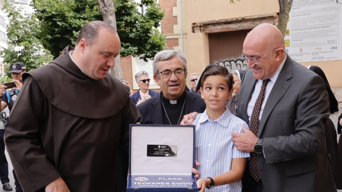 Inauguración de la plaza Teófanes Egido en Valladolid