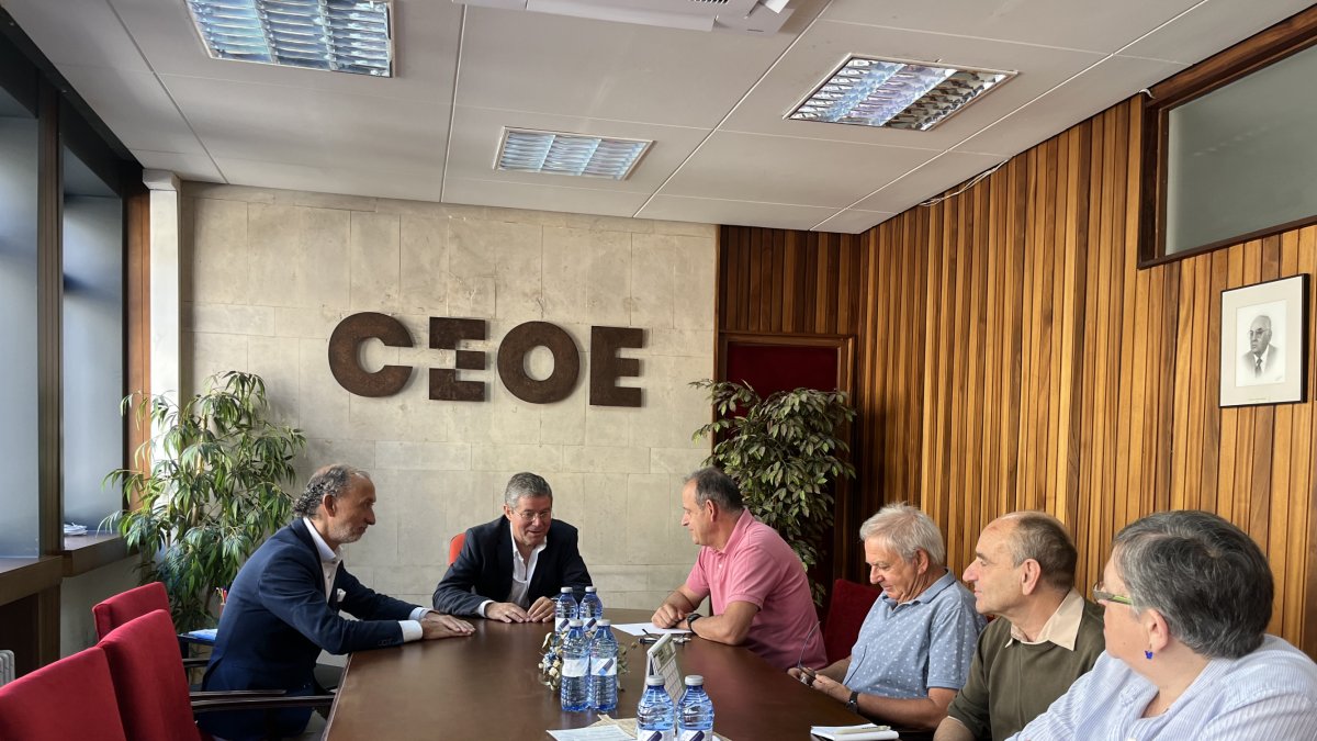 Reunión de la Plataforma del Soterramiento de Valladolid con la CEOE