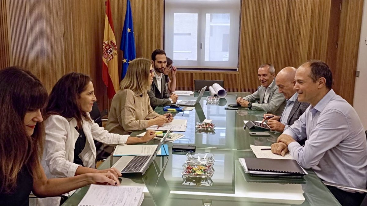Reunión entre la presidenta de la Confederación Hidrográfica del Duero, María Jesús Lafuente, y el alcalde de Valladolid, Jesús Julio Carnero