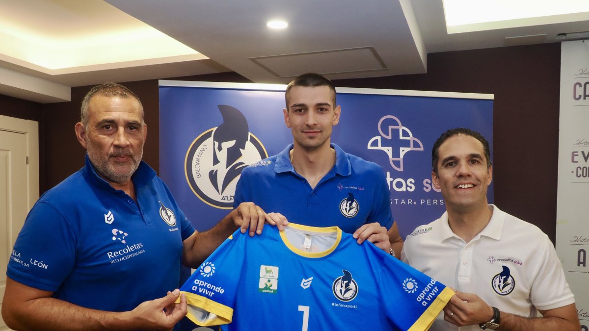 Presentación de Rares Fodorean como nuevo jugador del Recoletas Atlético Valladolid.