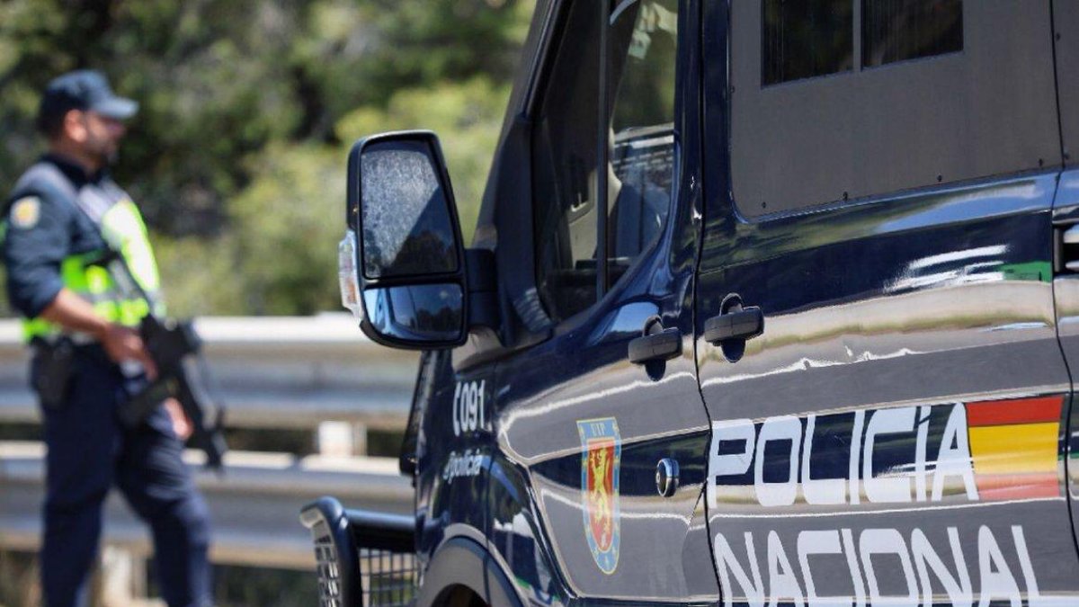 Furgón de la Policía Nacional.