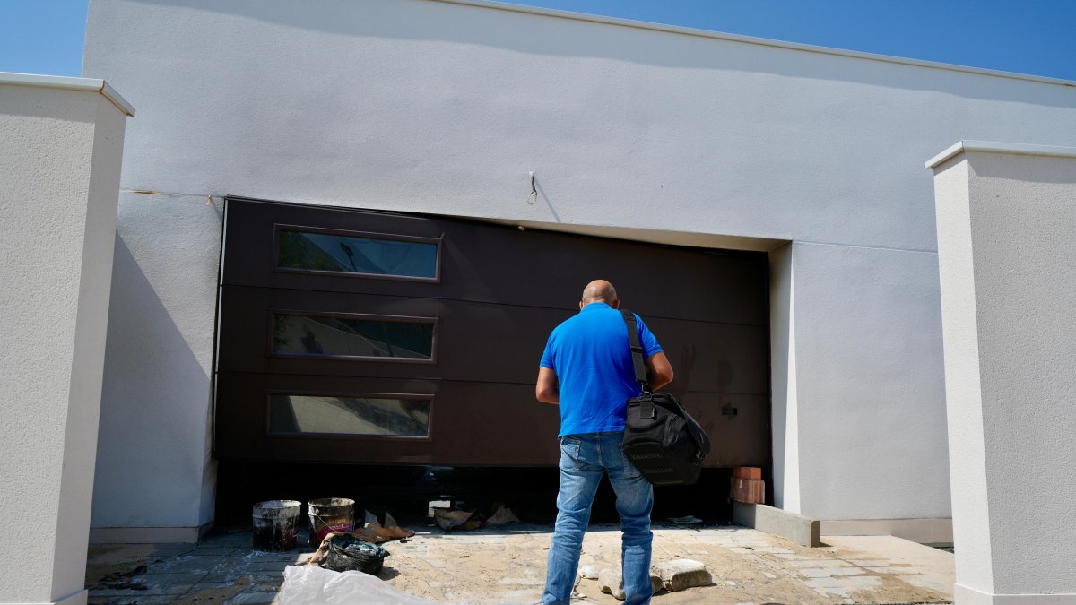 Estado del chalet en obras de Medina del Campo tras la explosión.