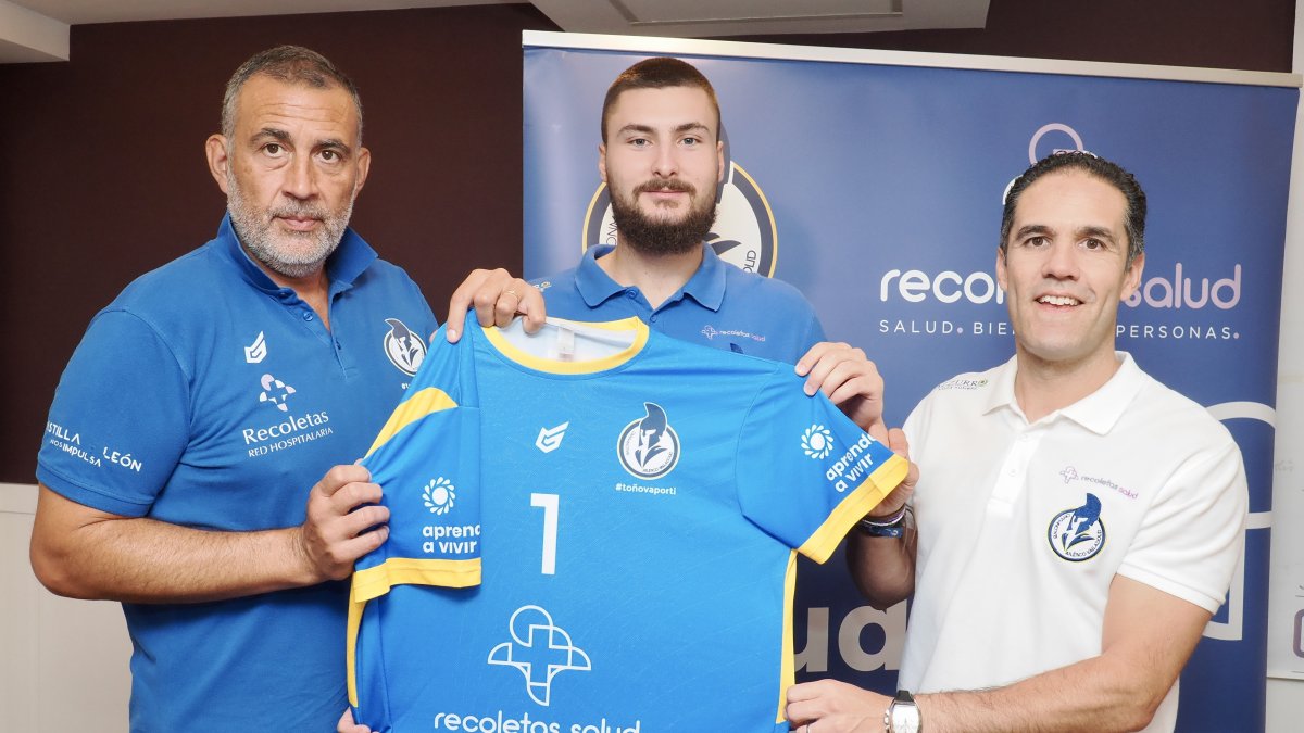 Presentación de Stjepan Jozinovic como nuevo jugador del Recoletas en el Hotel Plaza Colón.