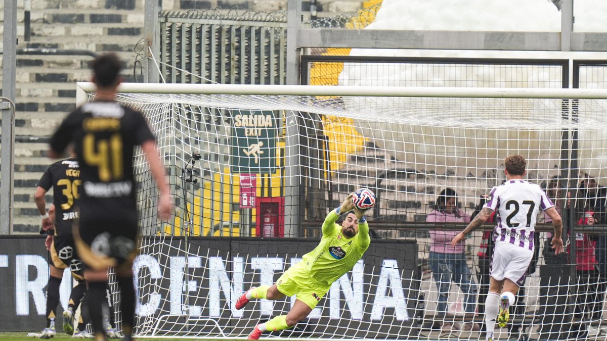 El portero Guilherme, único fichaje que es titular habitual.