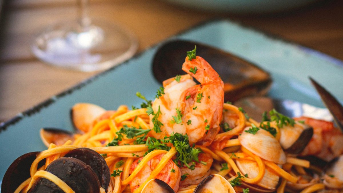 ARRABIATA CON ESPAGUETIS Y DELICIAS DEL MAR