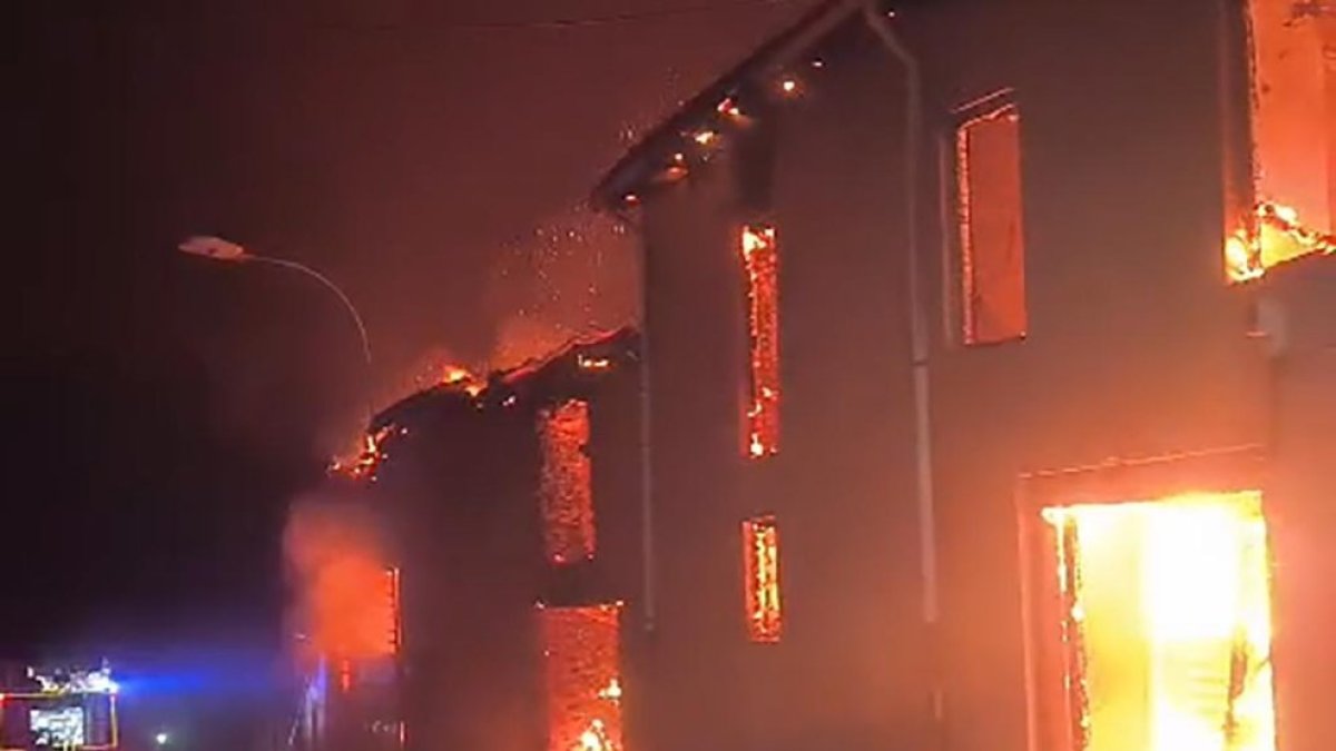 El incendio de Molezuelas arrasa el pueblo de Palacios de Jamuz, en León.