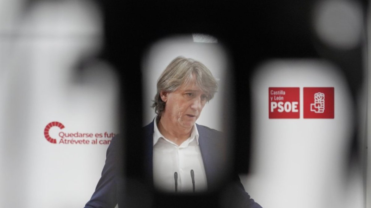 El secretario general del PSOECyL, Carlos Martínez, analiza diversos asuntos de actualidad de Castilla y León.