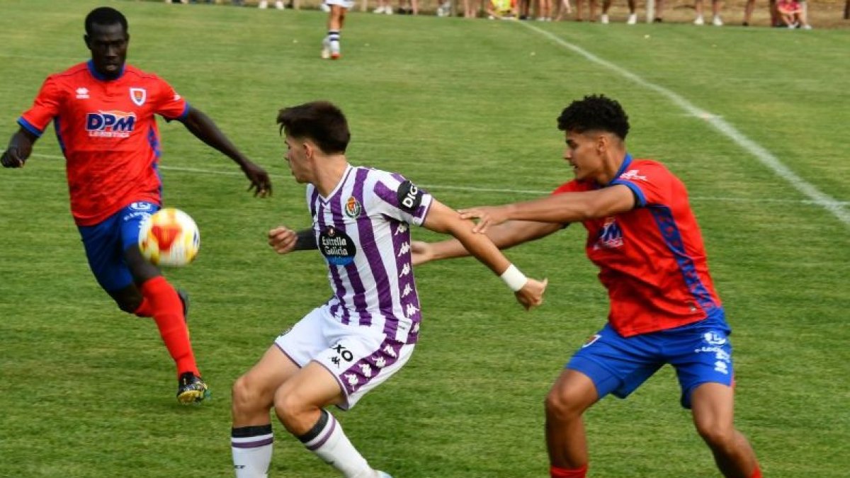 Un momento del amistoso entre Real Valladolid Promesas y Numancia.