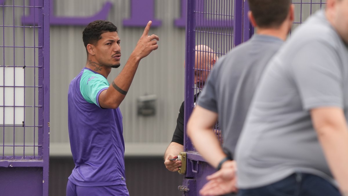 Marcos André se marcha del entrenamiento de lunes.