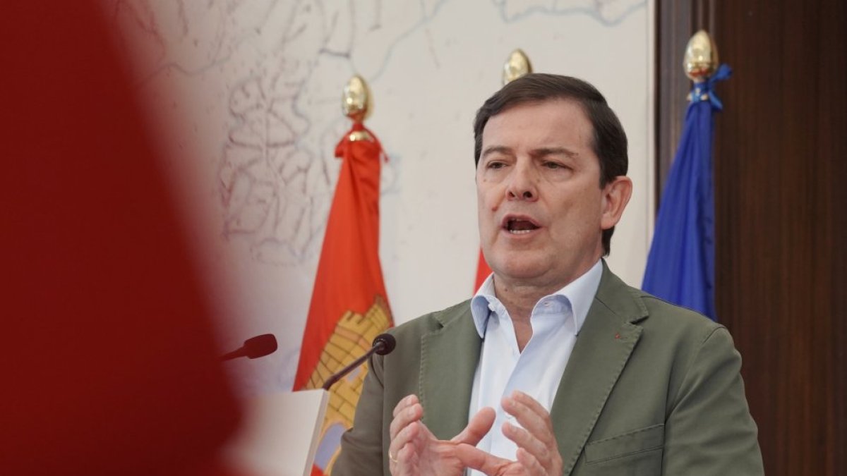 Alfonso Fernández Mañueco,informa sobre las medidas de recuperación para las zonas afectadas por los incendios forestales.