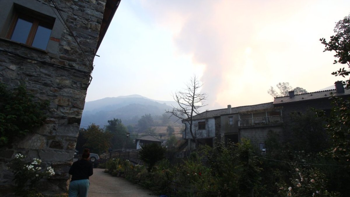 Incendio en Colinas del Campo de Martín Moro Toledano perteneciente al municipio de Igüeña (León).