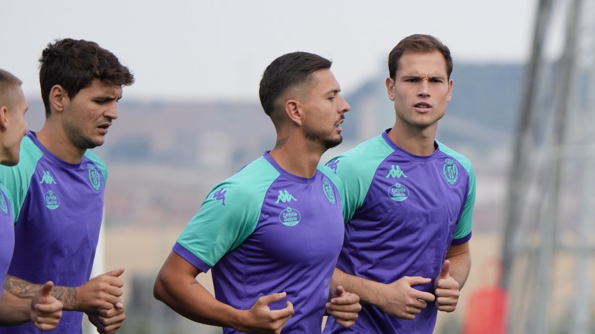 Javi Sánchez y Latasa en el entrenamiento del Real Valladolid.