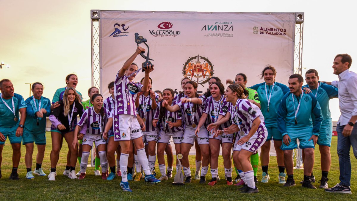 El Real Valladolid levanta en Valdestillas el Trofeo Diputación.