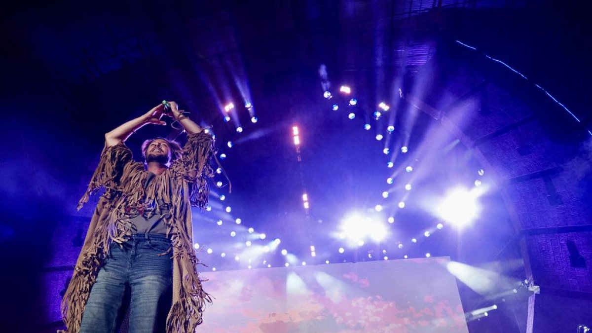 Manuel Carrasco hacía vibrar al público que abarrotaba la explanada del Castillo de La Mota en Medina del Campo.