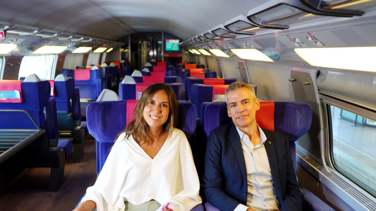 El director Comercial y de Marketing de Ouigo, Federico Pareja y la concejala Blanca Jiménez, presentan la nueva campaña