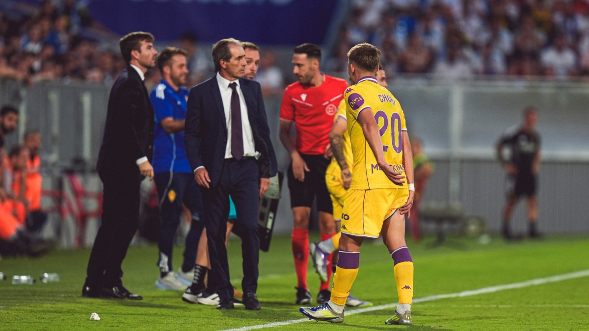 Chuki se retira del campo tras lesionarse en Zaragoza.