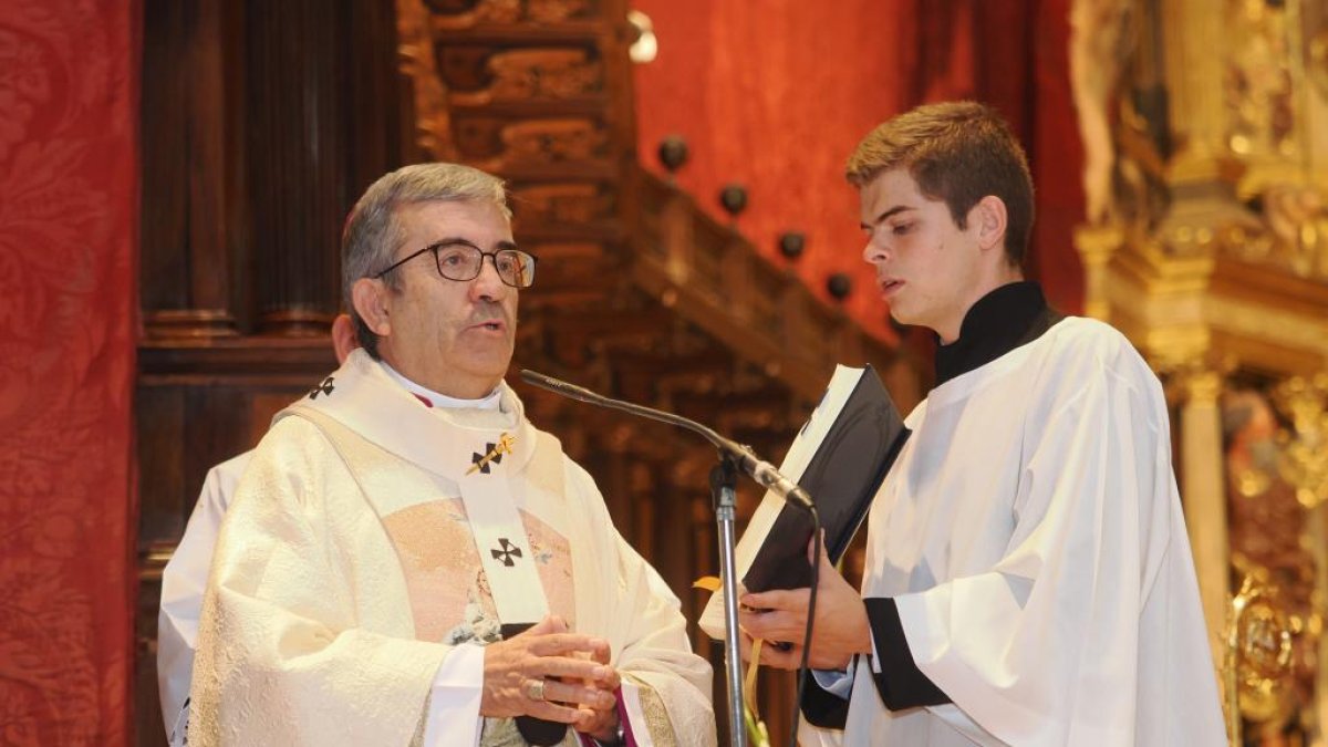 Luis Argüello, arzobispo de Valladolid, durante la misa en honor a la Virgen de San Lorenzo.