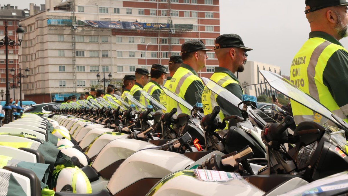 Agentes de la Guardia Civil en la Vuelta a España.