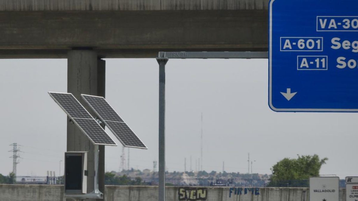 Radar de velocidad en la VA-30 a la altura de la salida y entrada de la N-601.