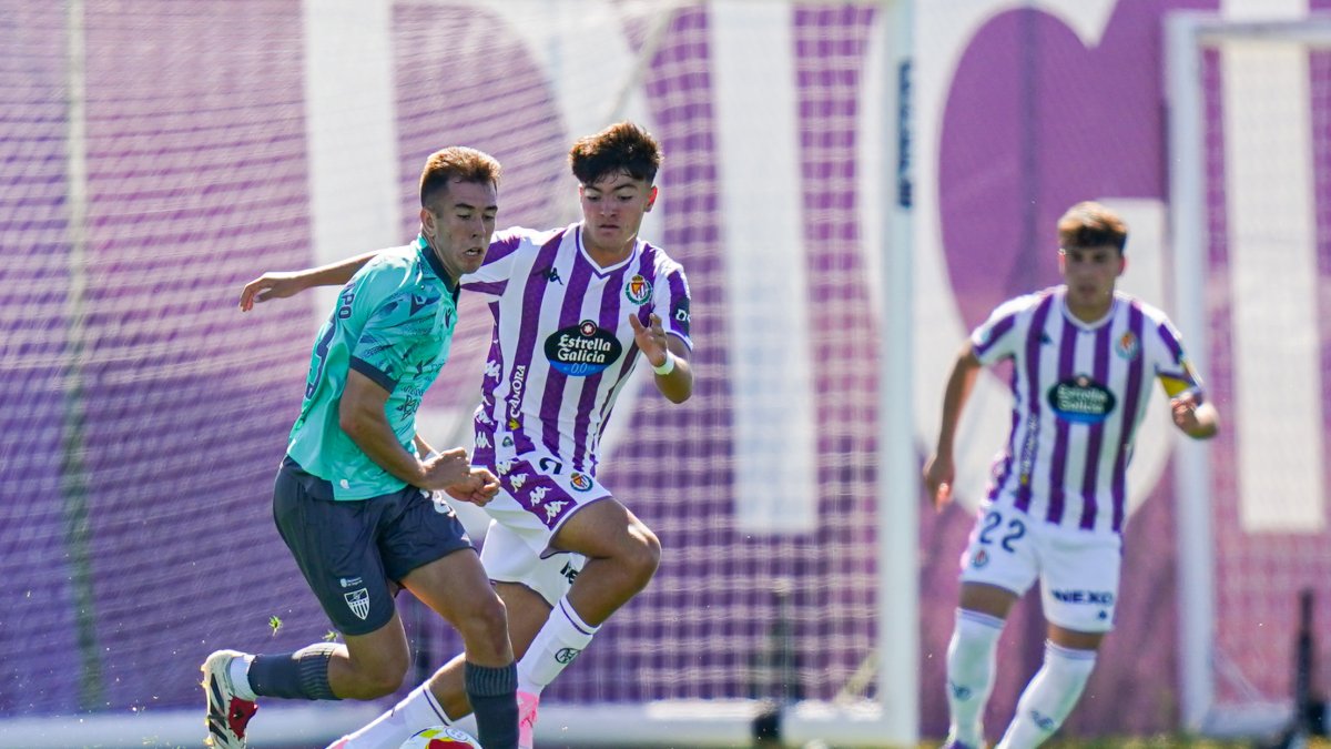 Una acción del partido entre Promesas y Gimnástica Segoviana.