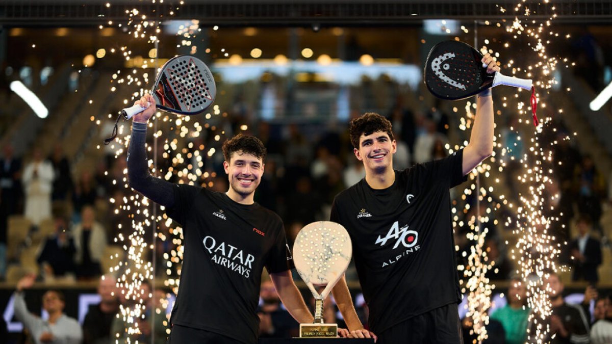 Agustín Tapia y Arturo Coello, tras proclamarse vencedores por tercer año consecutivo en el Major de París.