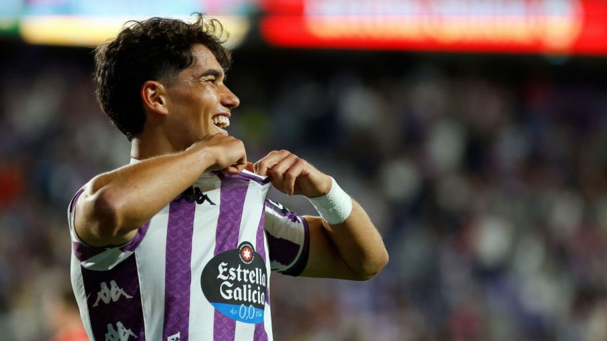 El canterano Maroto celebra su primer gol con los profesionales.