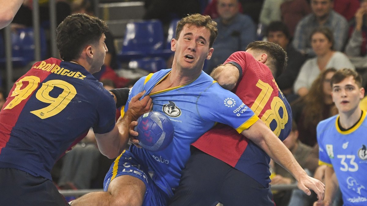 Alejandro Pisonero ante el Barça la pasada campaña en el Palau.