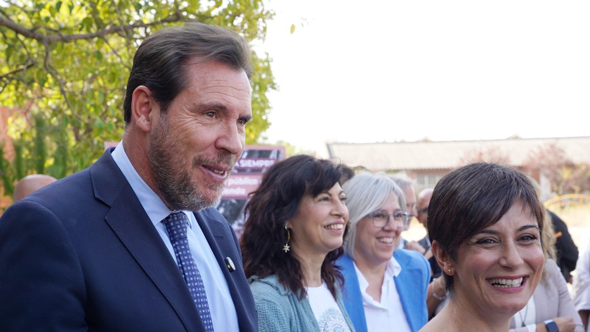 Puente, Redondo y Rodríguez durante la visita a los terrenos de los cuarteles de La Rubia en Valladolid.