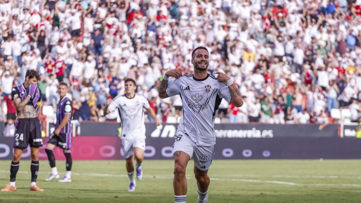 El Albacete celebra uno de los goles ante el Real Valladolid en el Carlos Belmonte.