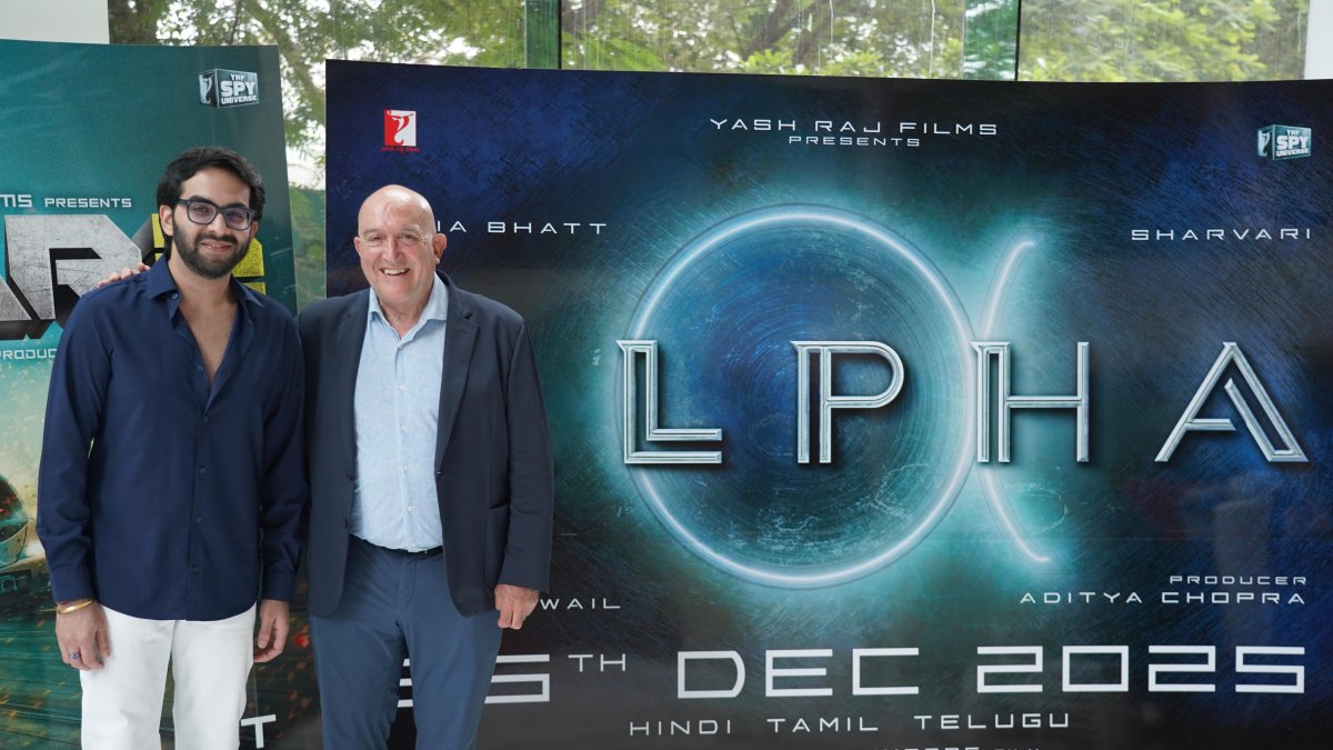 Jesús Julio Carnero con Rishabh Chopra en las oficinas de Yash Raj Films